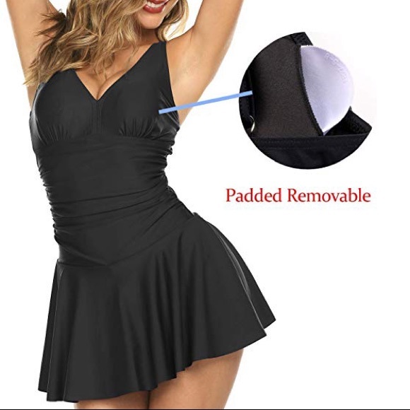 Beautiful woman one piece swimsuit - Picture 3 of 7